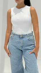 Sleeveless basic top - White