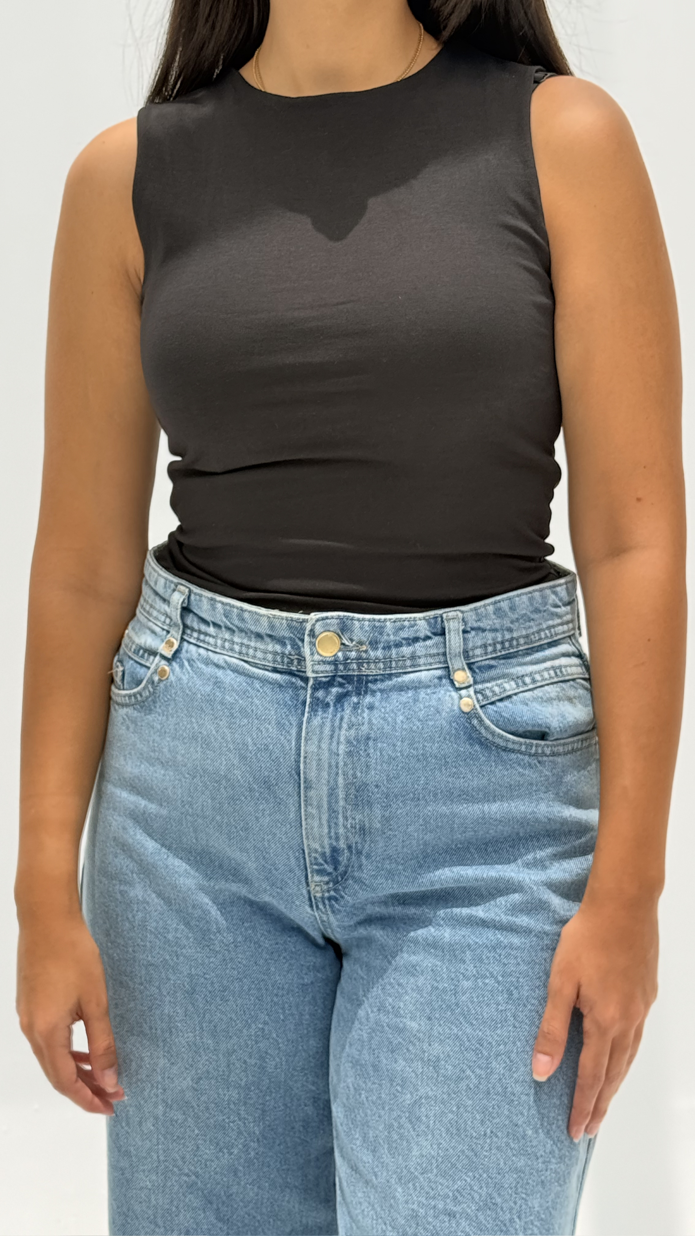 Sleeveless basic top - Black